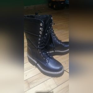 Combat boots
